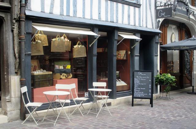 Facade extérieur de "Goût, boutique à manger"