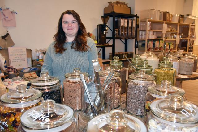 Maeva Ozenne dans sa boutique "Contre-poids"