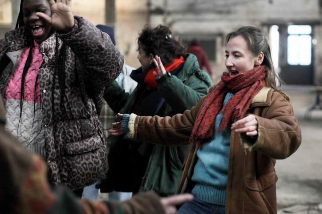 Audrey Lamy et Déborah Lukumuena dans "Les invisibles"