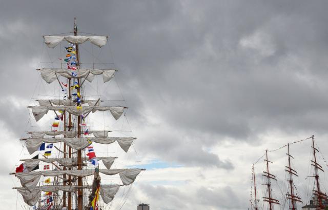 Revivez l'Armada en images Vue sur des mâts et des voiles à l'Armada