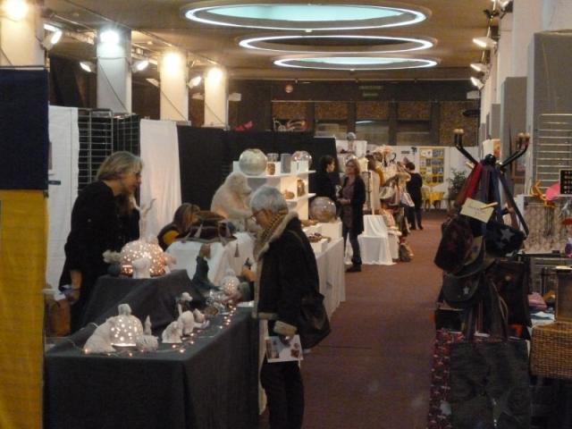 Tout un éventail de créations artisanales se déploie à la Halle aux Toiles