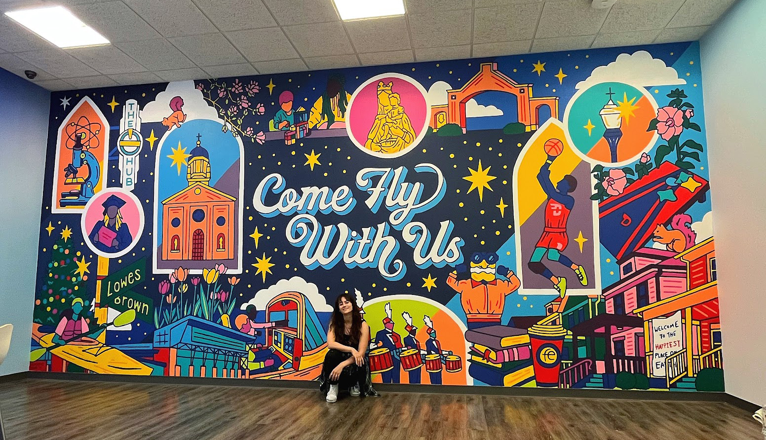 Lisa Quine (Cleveland, États-Unis) devant sa fresque « Come fly with us »