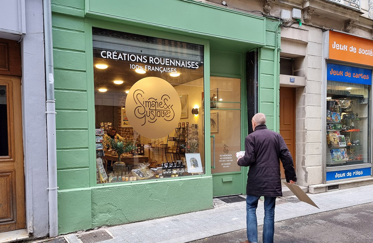 Photo de la facade extérieure de la boutique "Simone et Gustave", rue aux Ours